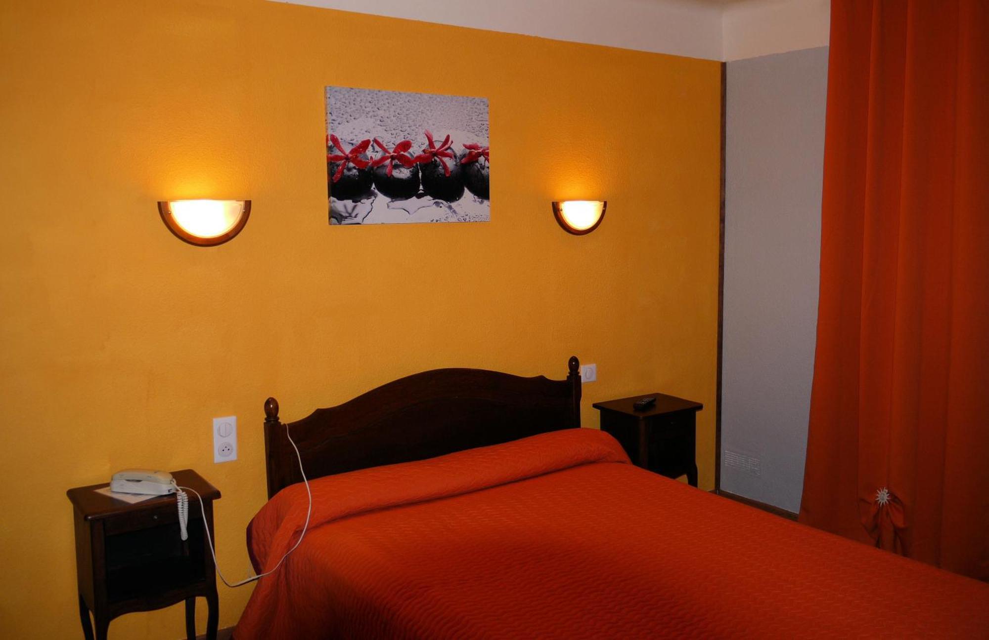 Hotel Le Castelet Ax-les-Thermes Bagian luar foto