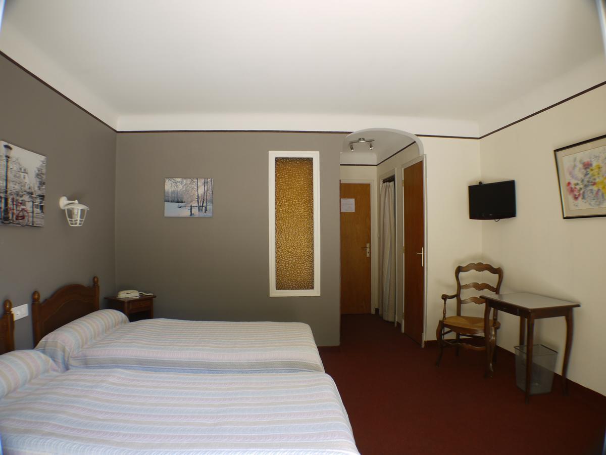 Hotel Le Castelet Ax-les-Thermes Bagian luar foto